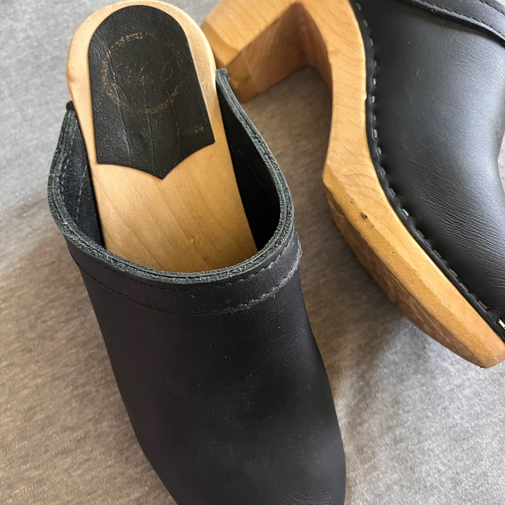 No. 6 Old School Clog in black - Picture 3 of 6